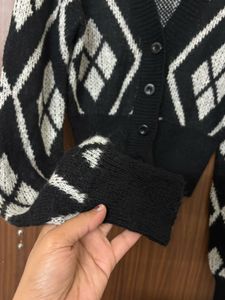 Stylish Black &amp; White Cardigan