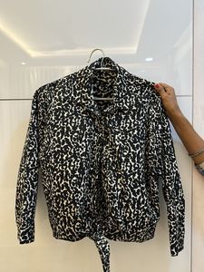 Chic Leopard Print Tie-Front Blouse
