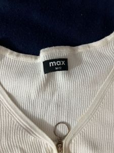 Ribbed Knit Top with Zipper Detail
