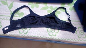S.O.I.E. Full Coverage Minimizer - Black Bra