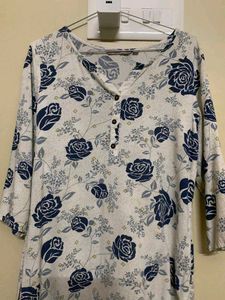 Avaasa Floral Print Kurta in size M