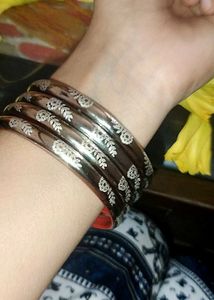 Set of 4 Elegant Floral Bangles