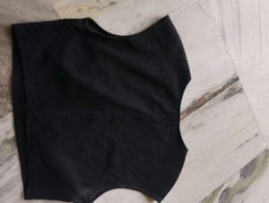 Black Cropped Cap Sleeve Top