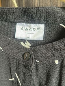 AWARE by Vero Moda Black Graphic Print Top