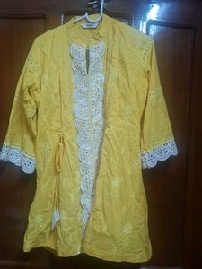 bundle of 2 tops offwhite and yellow