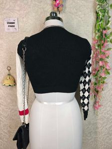 Chic Black &amp; White Argyle Cardigan