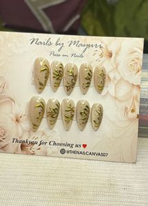 Elegant Gold Floral Press On Nails
