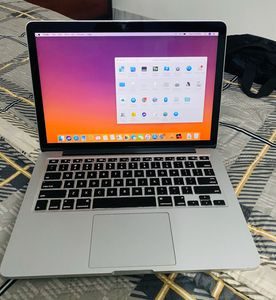 Apple MacBook Pro Laptop