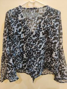 Chic Leopard Print V-Neck Top