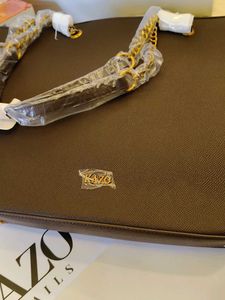 Stylish Tote Bag with Gold Chain
