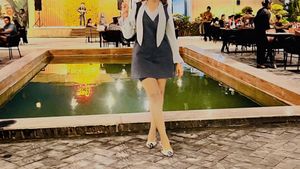 Chic Denim Pinafore Dress