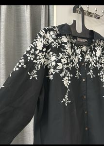 Chic Floral Print Button-Up Shirt