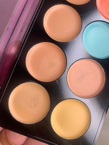 Hilary Rhoda Concealing And Contour Palette