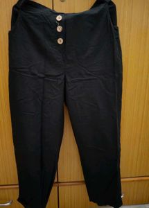 Black trousers with pockets