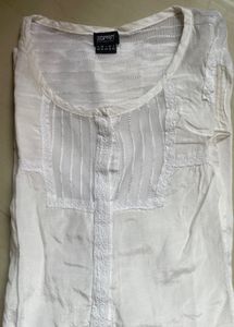 Elegant White Cotton Kurta with Intricate Detailin