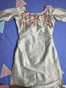 🥳Price Drop!🥳Embroidered Straight Kurti