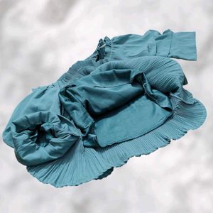Chic Teal Top with Puffed Sleeves