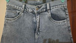 Light Grey Washed Straight-Leg Jeans 👖