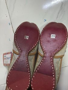 Sparkling Mirror Work Juttis