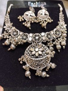 *New* Necklace &amp; Earring Set