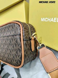 Michael Kors MAISIE 2-IN-1 Signature Camera Bag WD