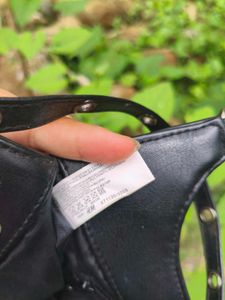 H&amp;M black shoulder bag