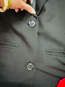 Single breasted black womens blazer