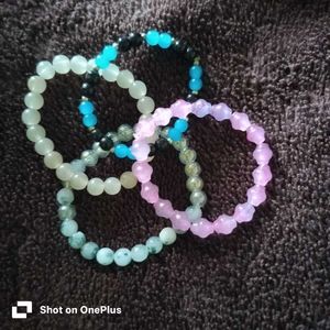 Aestheic bead bracelets for chic look