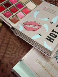 SHMECLAN Fashion Eyeshadow Palette
