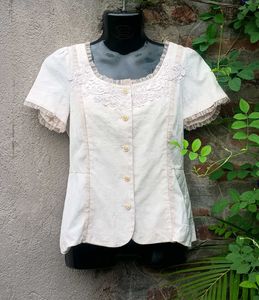 Chic White Lace Trim Short Sleeve Top