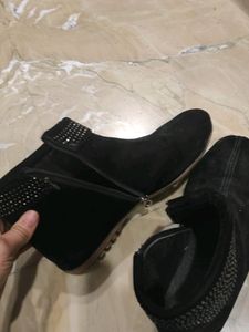 Black Gumboots For Girls In Good Condition