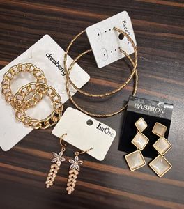 4 sets of stylish earrings