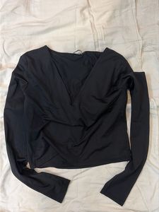 black full sleeve top
