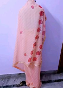 Peach Floral Saree😍👌