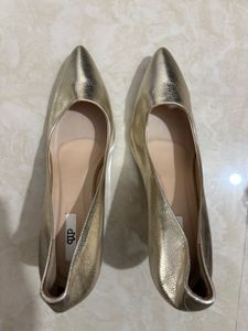 Elegant Gold Stiletto Heels