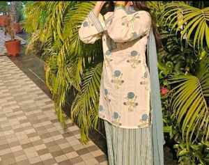 Stylish Flower Printed Farsi Kurta Set