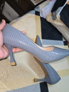 grey pump heel pencil hee