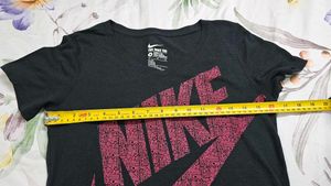 Nike Women’s DNA V-Neck Graphic T-Shirt