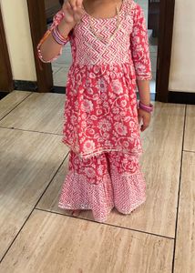 Beautiful pink Floral Print Kurta Set