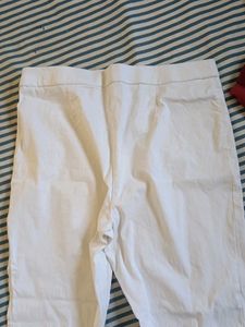 Chic White Cropped Pants