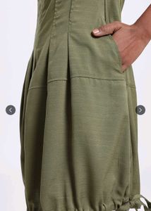 Olive Pleated Sleevesless Balloon Dress 💚