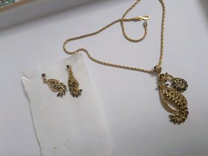 Beautiful Purple Jewellery Set Earrings Neck Chain