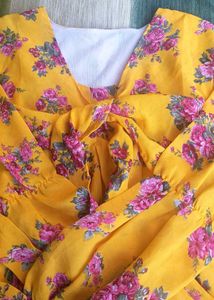 Yellow Floral Peplum top🌸