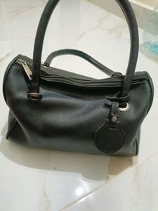 Chic Black Handbag