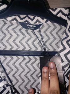 Sleeveless Zigzag Print Kurti