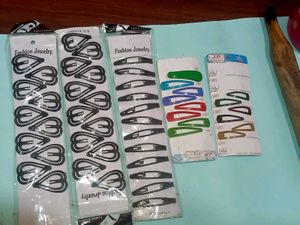 SET OF HAIR PINS