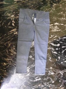 Chic High-Waisted Grey Jeans