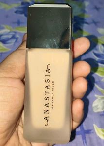 Anastasia Beverly Hills Impeccable Foundation