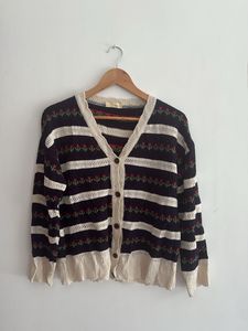 Korean sweater in excellent condition