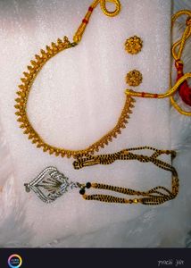 Elegant Gold Necklace and Earring Set with diamond